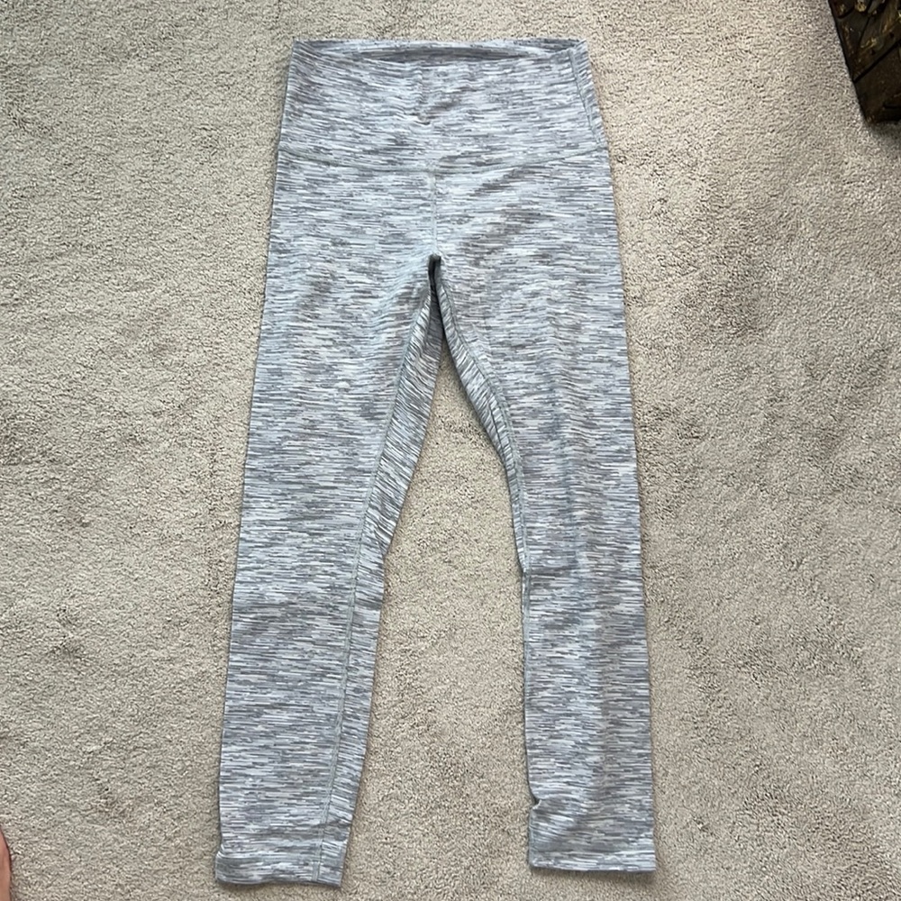 Lululemon size 6 7/8 pants gently worn